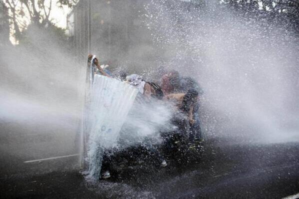 estudianes soportan represion