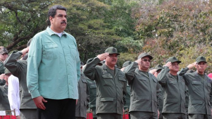 Maduro-en-campo-de-Carabobo-1100x618