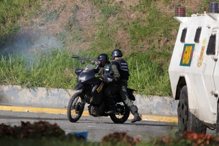 2017-06-14T215306Z_1565565638_RC179A7E2900_RTRMADP_3_VENEZUELA-POLITICS