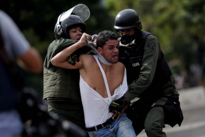 2017-08-01T225449Z_1785568959_RC1AC50398A0_RTRMADP_3_VENEZUELA-POLITICS-MILITARY