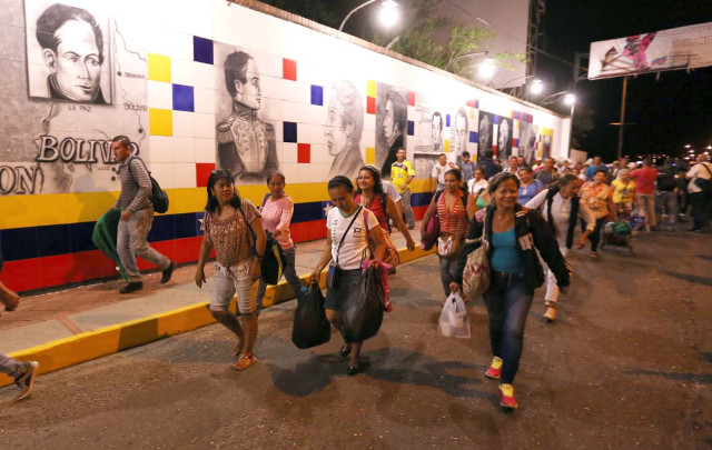 MILES DE VENEZOLANOS ENTRAN A COLOMBIA TRAS REAPERTURA DE LA FRONTERA COMÚN