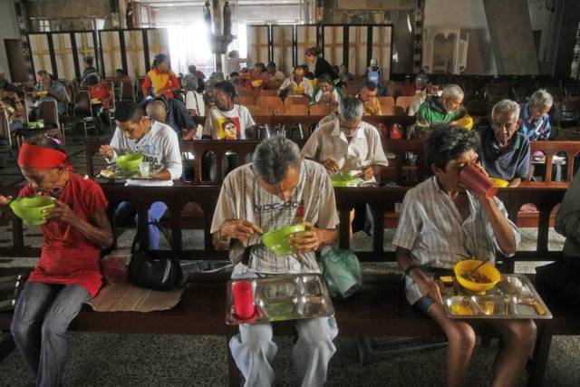 ENTRE-LA-ESCASEZ-Y-EL-HAMBRE-AGONIZA-LA-CIUDAD-PETROLERA-DE-VENEZUELA-1