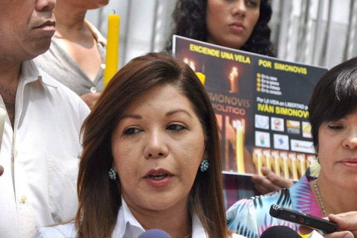 Elenis Nuncio Elenis Rodríguez, veedora de los derechos humanos del Comisario Iván Simonovis.
