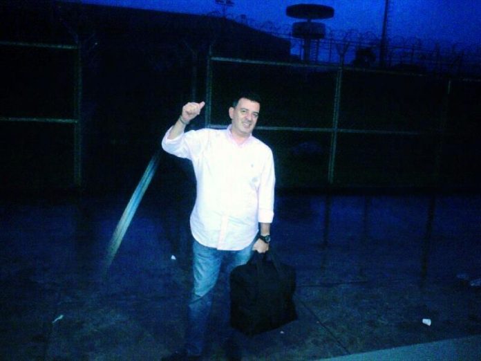 Jacobo Supelano al momento de abandonar el Centro Penitenciario de Occidente (Foto VAF)
